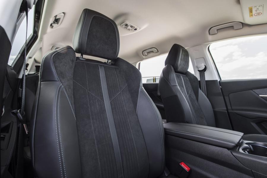 Интерьер Peugeot 5008 Crossway 2019 года  (AU) (фото 4 из 7)